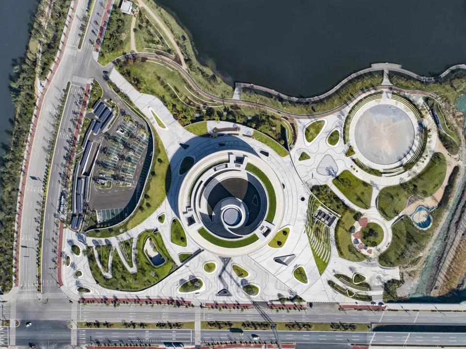 寧波市奉化區(qū)未來(lái)城科普中心項(xiàng)目(UHPC)幕墻